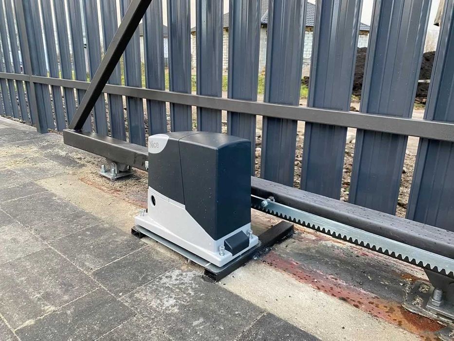 Автоматика для відкатних воріт на проєм 4 метри, Привід на ворота