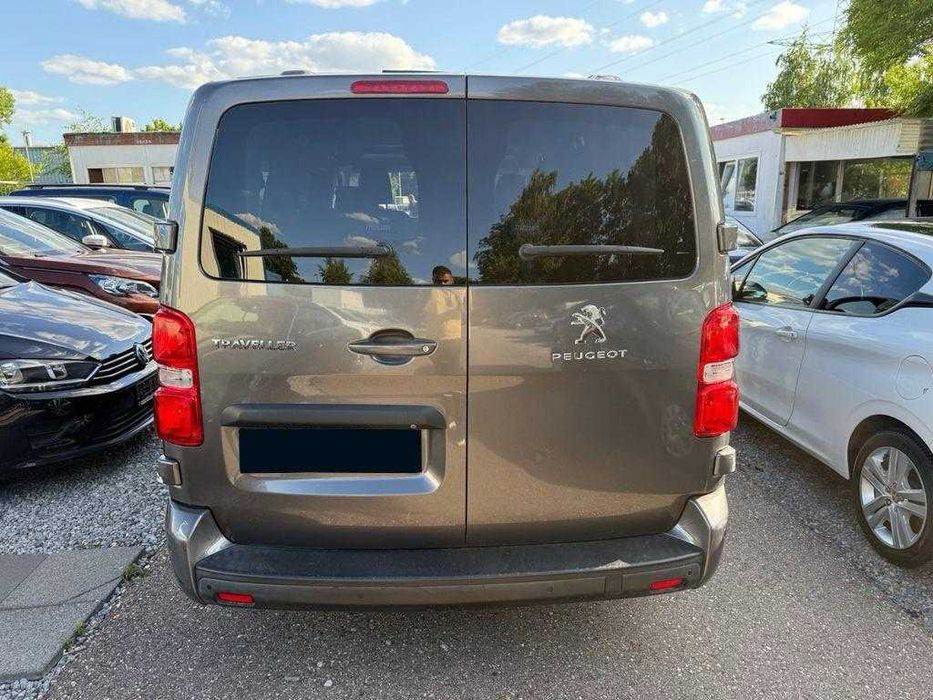 PEUGEOT TRAVELLER