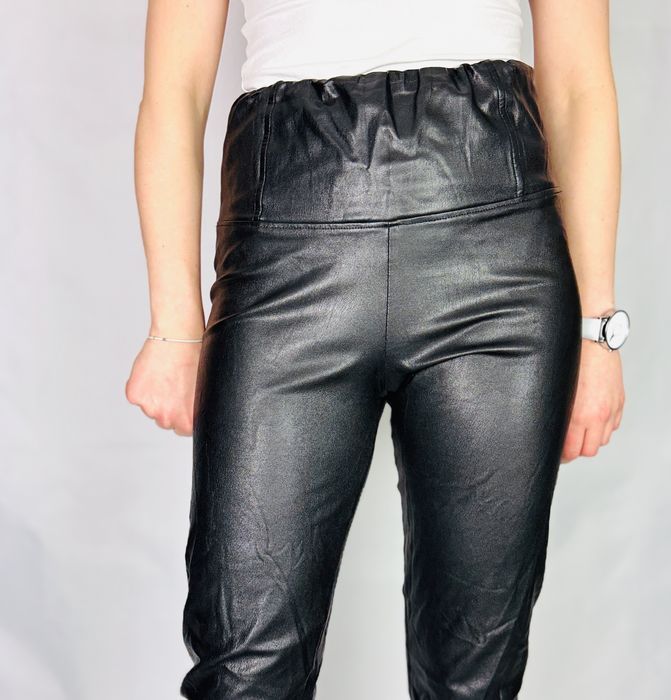Czarne legginsy imitacja skóry M 38