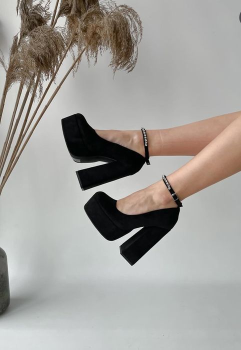 Туфли на высоком каблуке