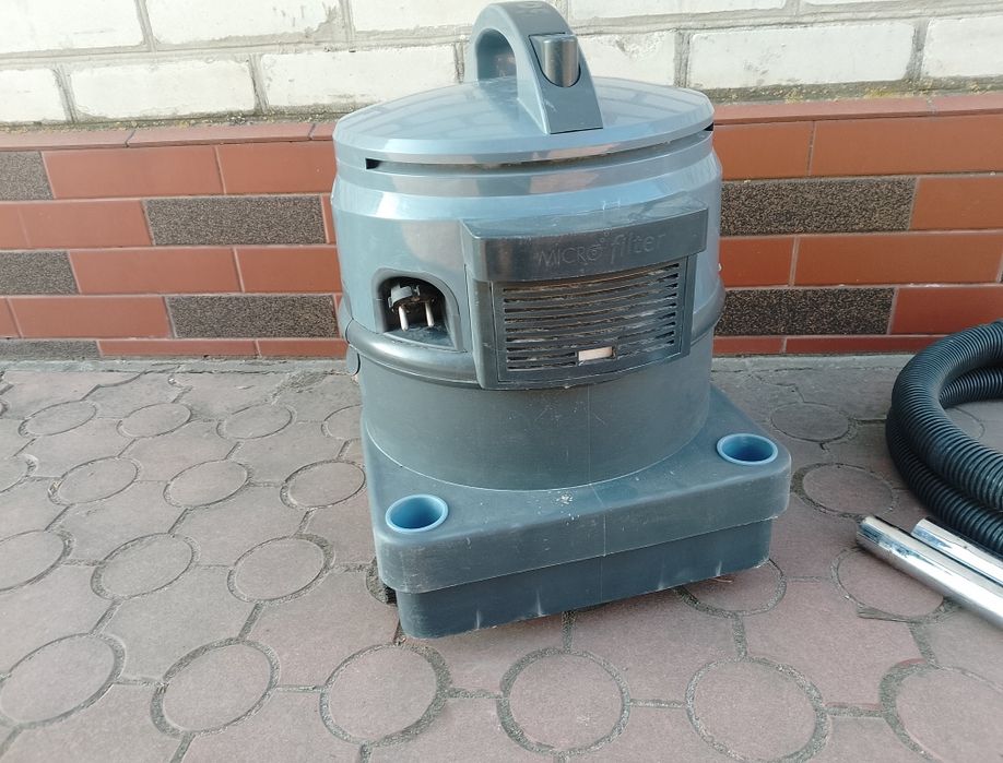 Пилосос миючий  Philips Triathlon пылесос