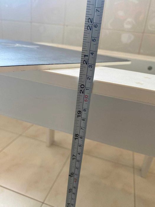Mesa infantil com arrumação + bancos