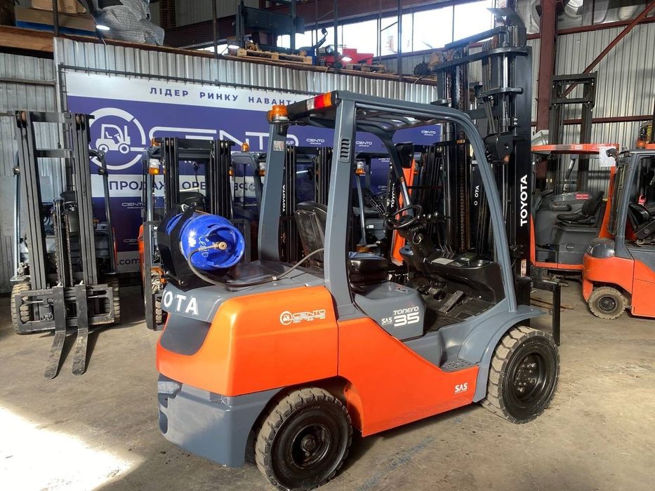 Навантажувач бу Toyota 3,5 т газ/бензин. Вилочный погрузчик  Тойота