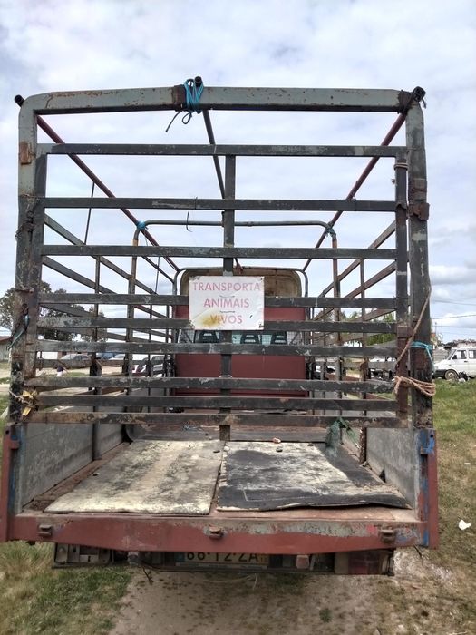 Vendo grade para carrinha de caixa aberta