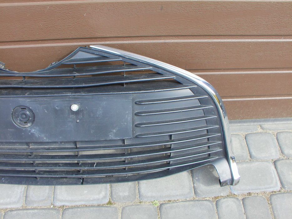 Toyota yaris III 14-17  atrapa grill kratka zderzaka przód