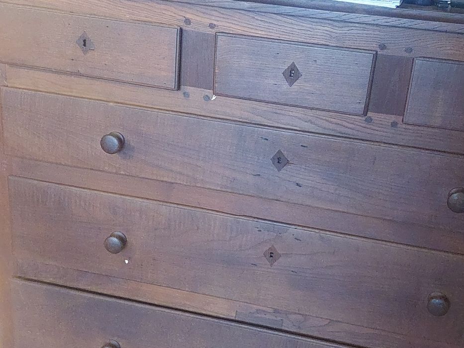 Cómoda rústica em madeira maciça