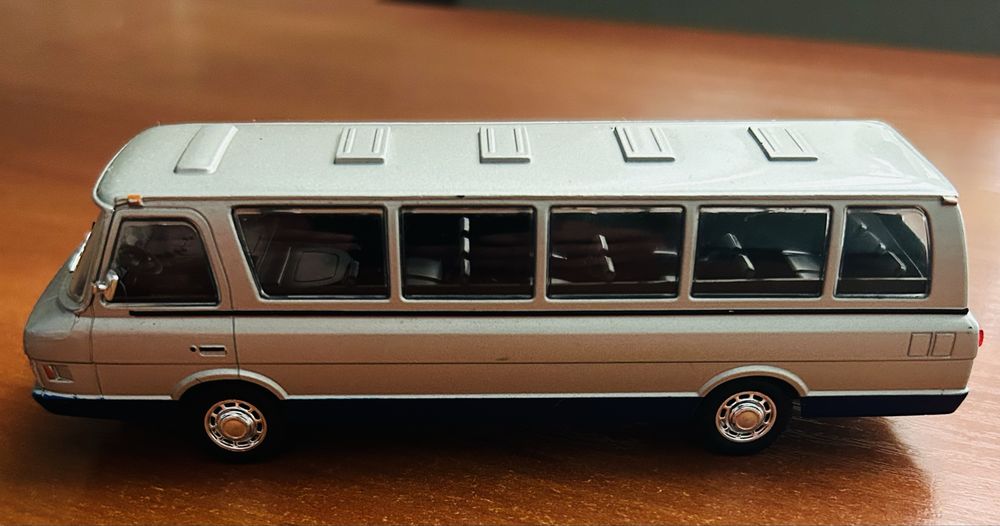 Модель автобуса 1:43