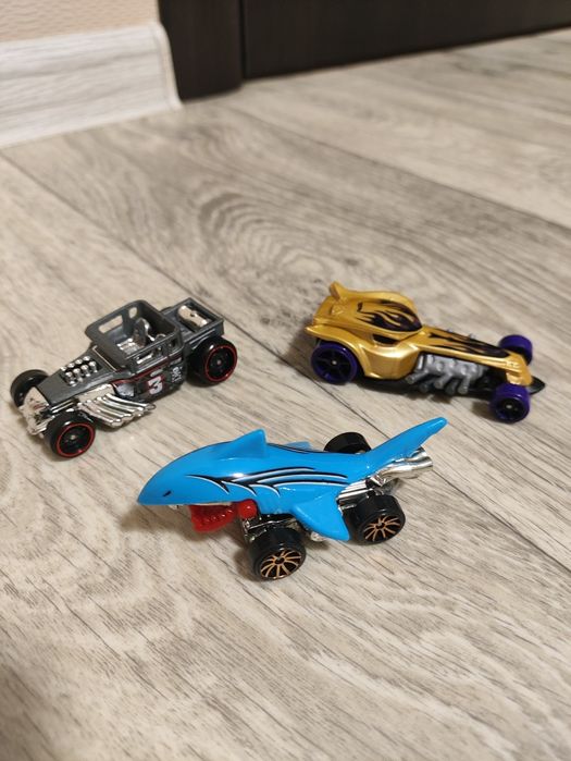 Машинки Hot wheels