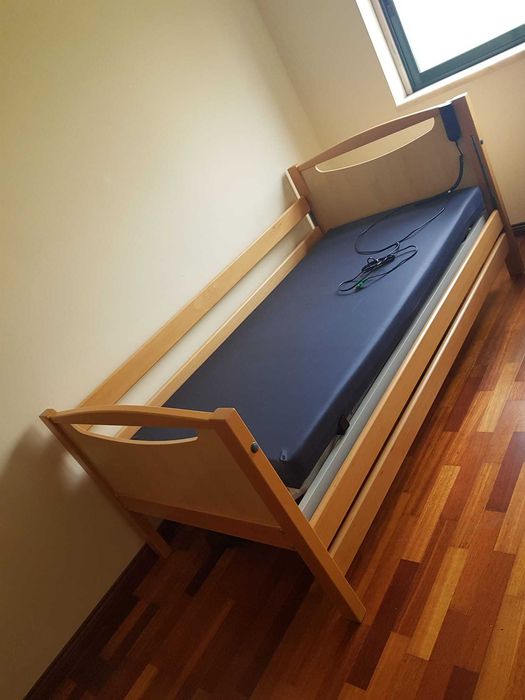 Cama articulada Elétrica com estrutura de Madeira