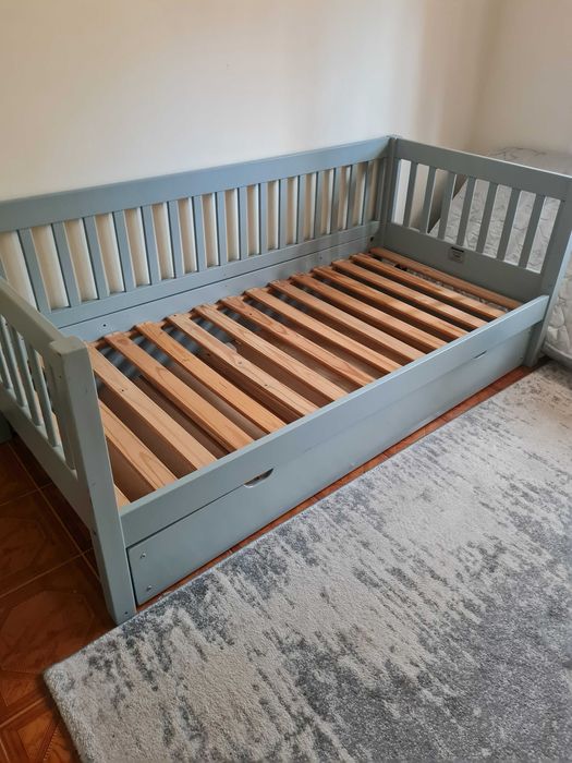 Cama cinza criança/ solteiro