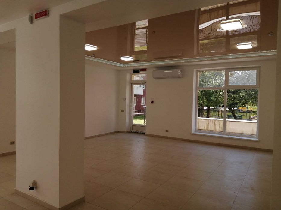 Оренда нового комерційного приміщення в центрі м.Долини 107м.кв. під магазин