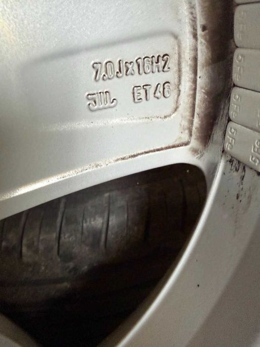 Felgi aluminiowe Audi z oponami 8K0071496 16" 7J ET46 5x112