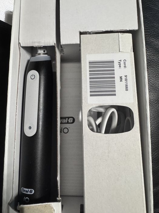 Oral-B iO 3 Matt Black – szczoteczka z ładowarką