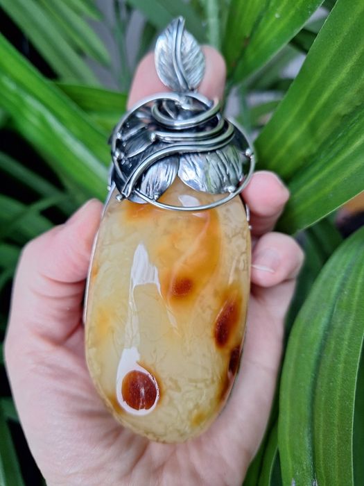 Wisior gigant bursztyn w srebrnej artystycznej oprawie