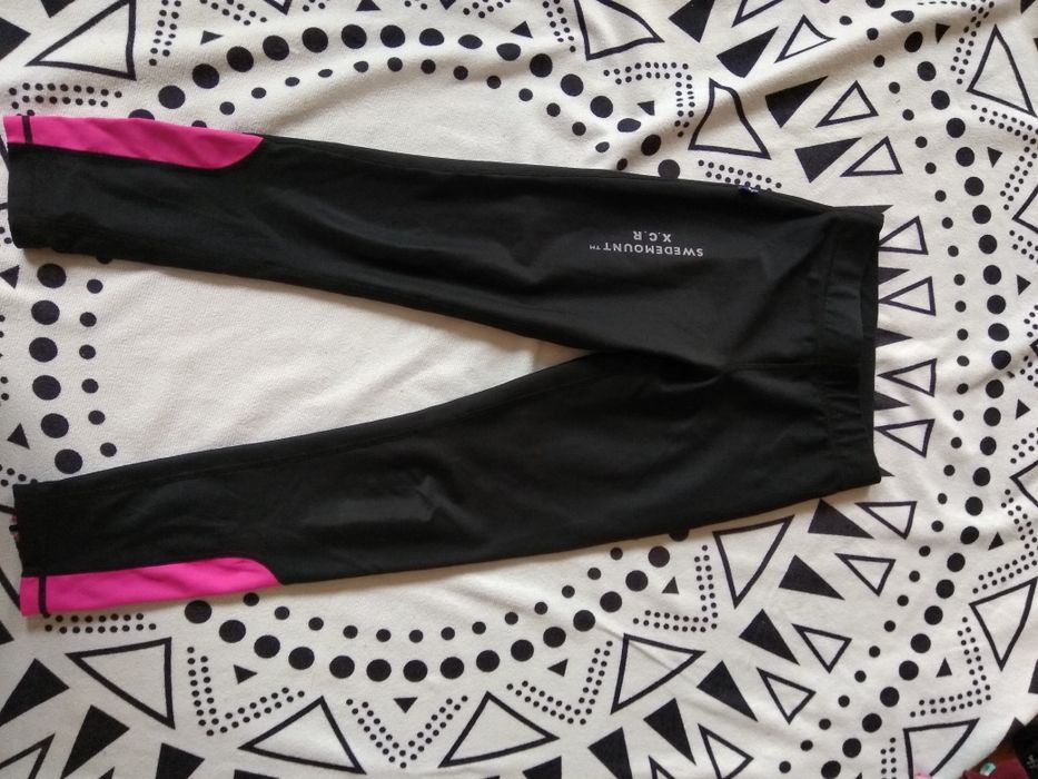 Czarne legginsy sportowe 122 Swedemount