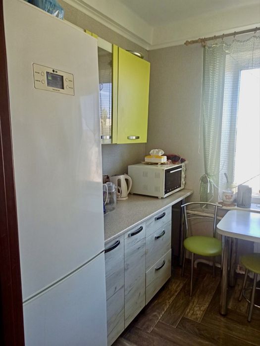 Продаж 3-к кв вул Шкільна