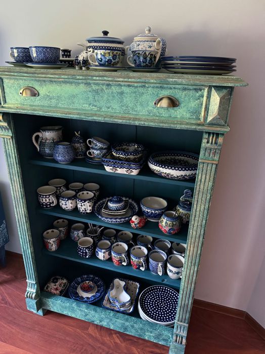 Biblioteczka po stylizacji/witryna