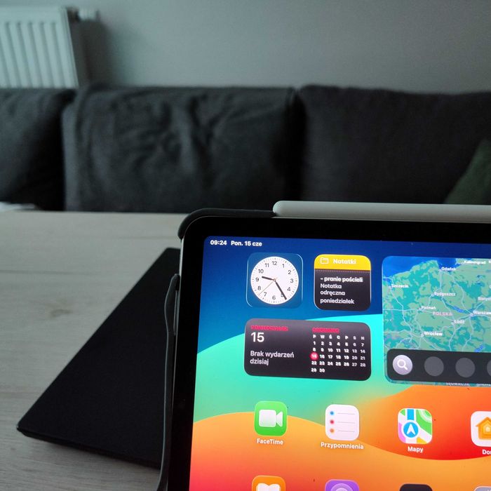apple ipad air 5gen (M1) + klawiatura logitech folio touch + apple pencil 2 gwarancja