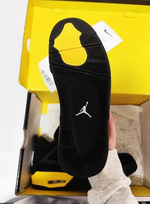 Jordan 4 Retro Thunder R.44