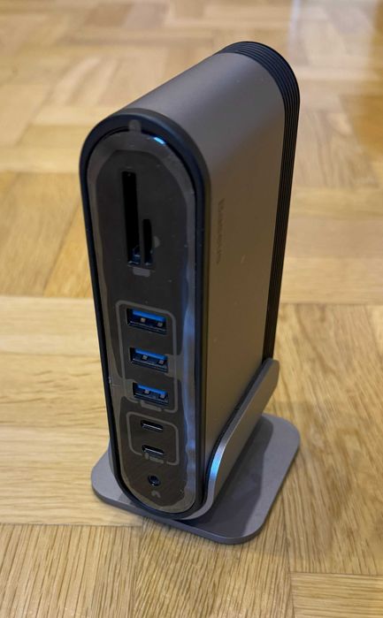 Stacja dokująca BaseUs Hub USB 2x USB-C SD AUX 3x HDMI karta sieciowa