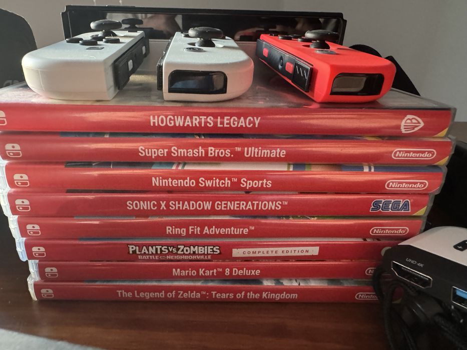 Vendo Nintendo Switch + 8 jogos + acessorios