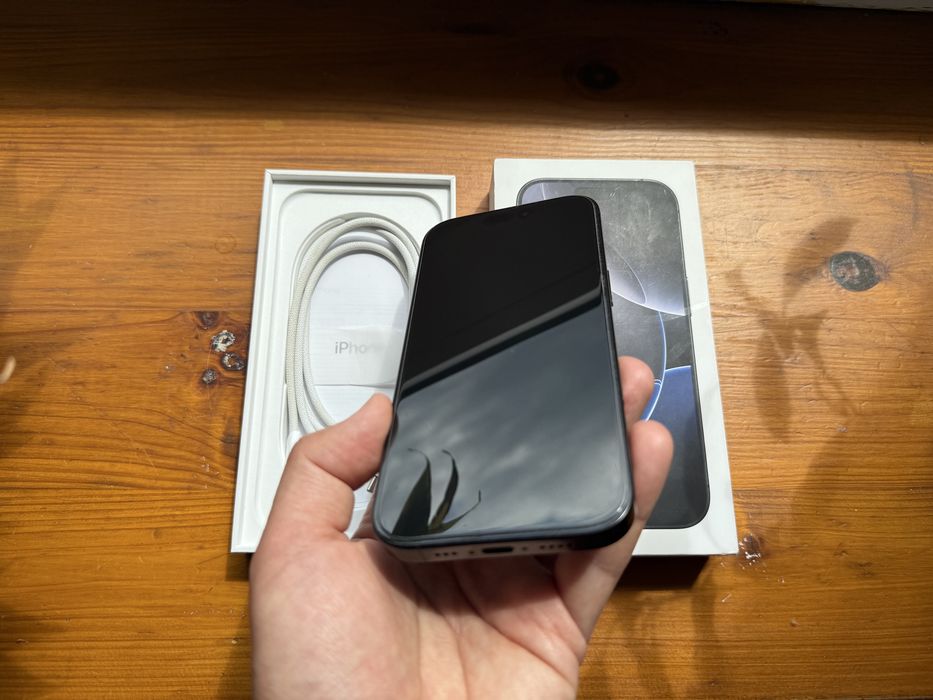  Apple iPhone 16 Pro 128GB Black Titanium / Bateria 96%