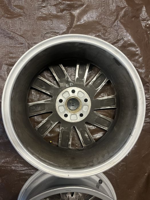 Sprzedam 2 felgi model Stratos do Skoda Superb 17”