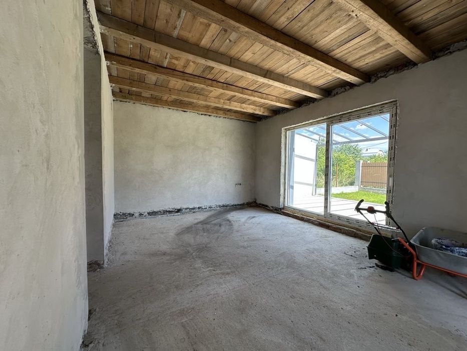 Продаж будинку Пустомити. Площа будинку — 100 м²  6 соток  3 кімнати  2 поверхи
