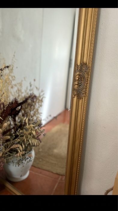 Espelho dourado novo de grande dimensão