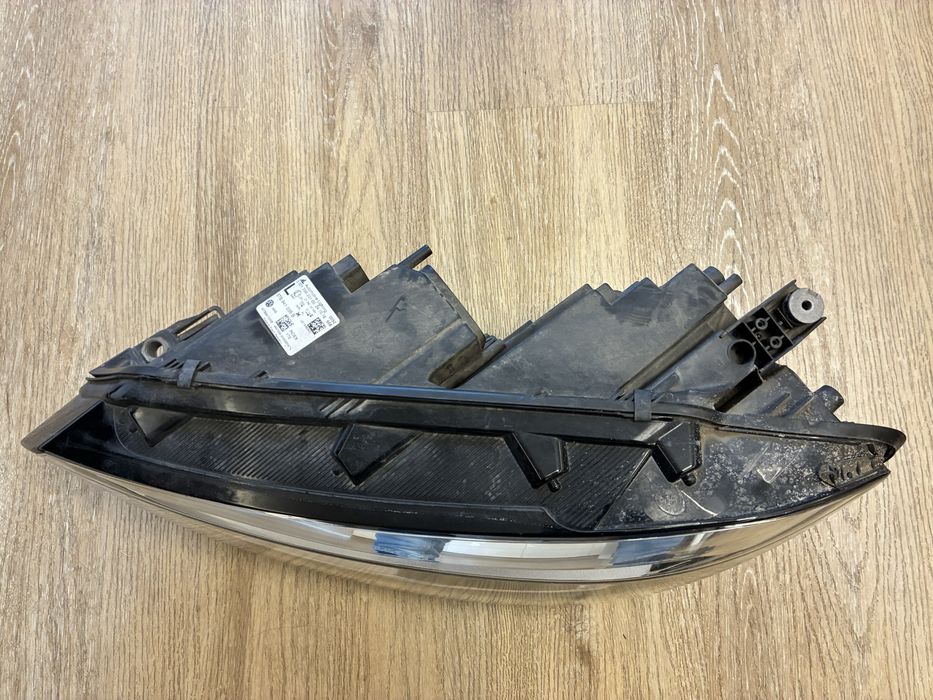 Reflektor VW Touran 2016 strona kierowcy Lampa z 2021