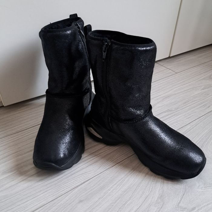 Зимові жіночі чоботи Skechers.