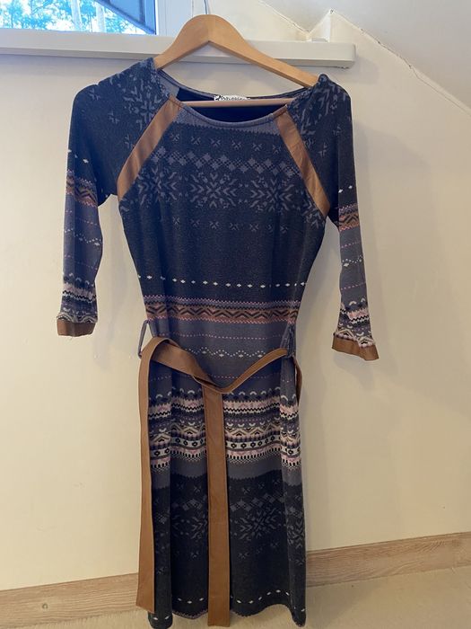 Piękna sukienka rozm. 36 beż