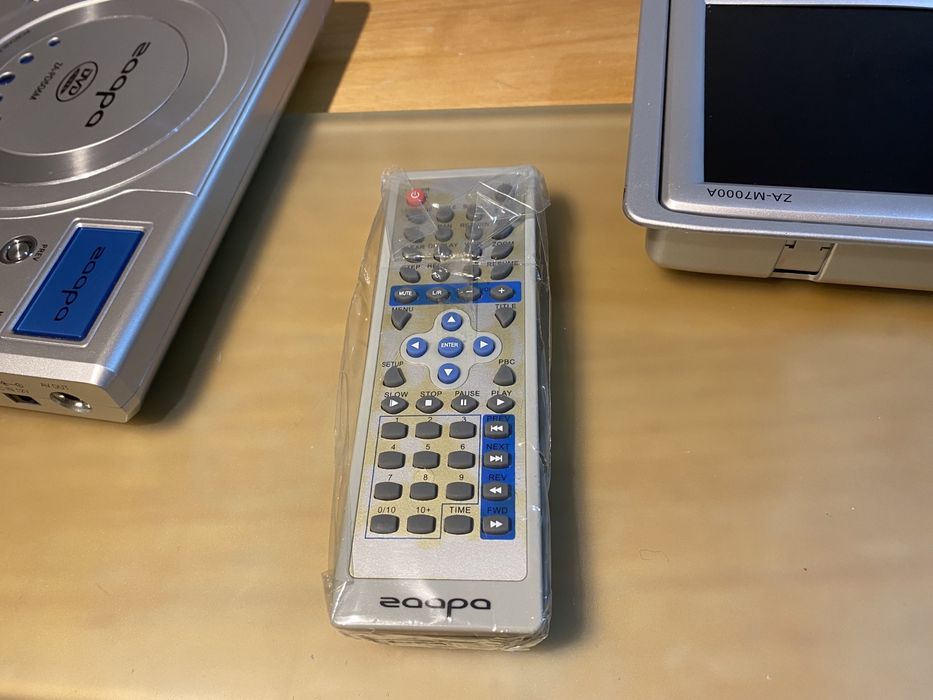 TV box + 2 ecrãs para carro
