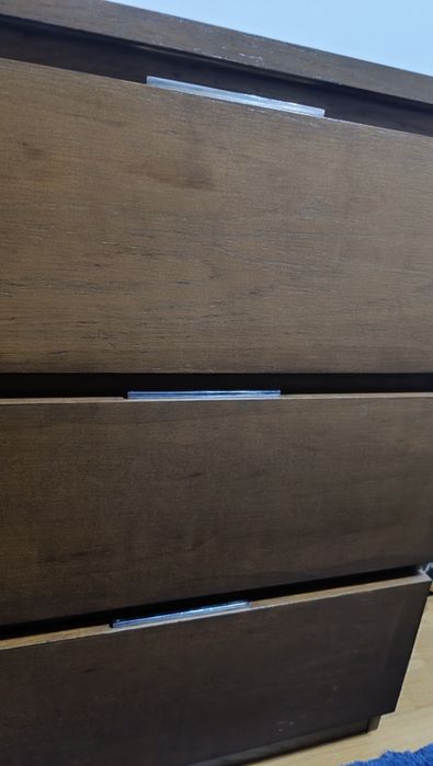 Cómoda de madeira maciça