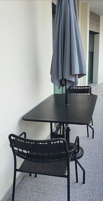 Mesa exterior metálica marca IKEA