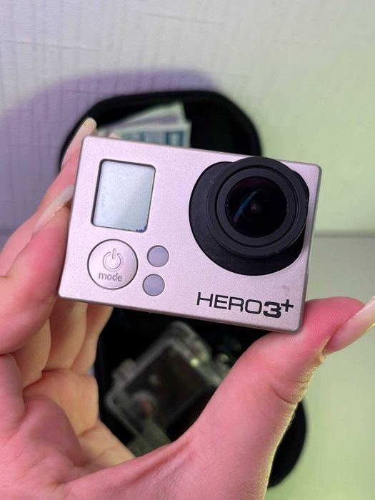 Екшн-камера GoPro Hero 3+ в кейсі