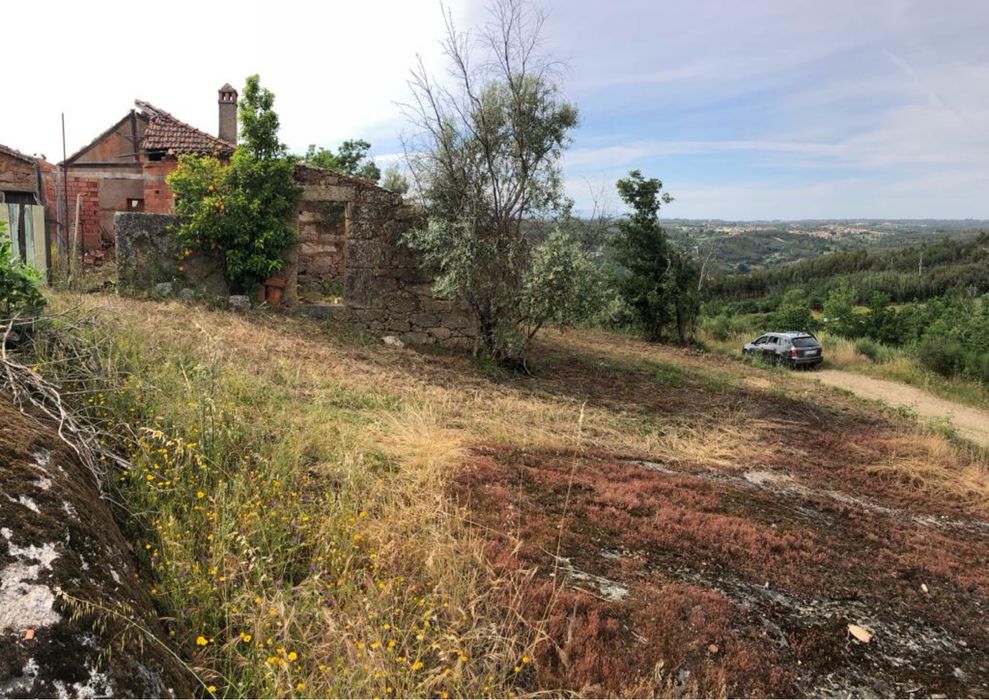 Casa com 55m2 + pátio com 24m2