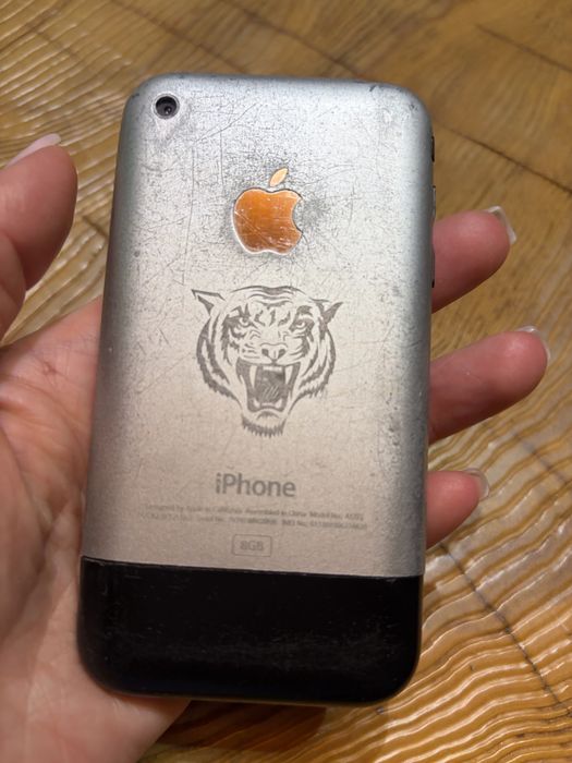 Iphone 4 и Iphone 2g