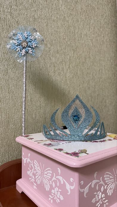 Продам образ Ельзи, зріст 110/116, корона та паличка