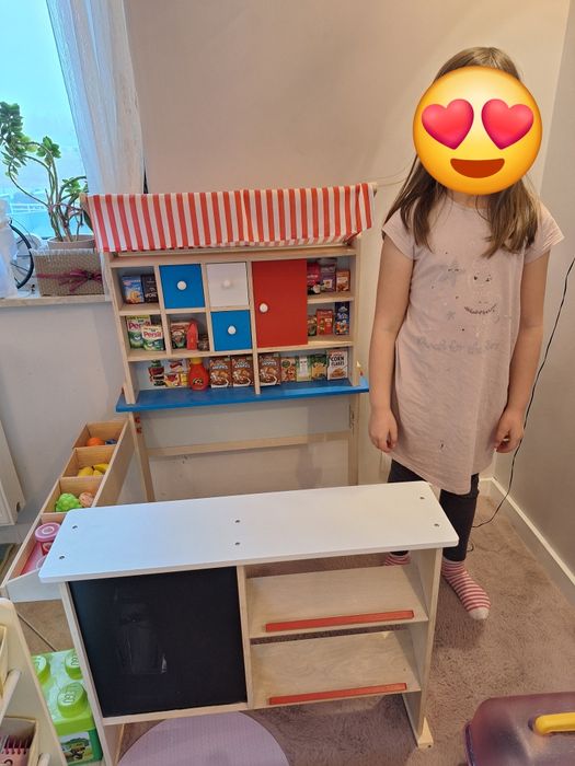 Drewniany sklep z Lidl