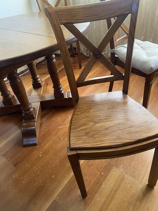 Mesa extensivel com 5 cadeiras