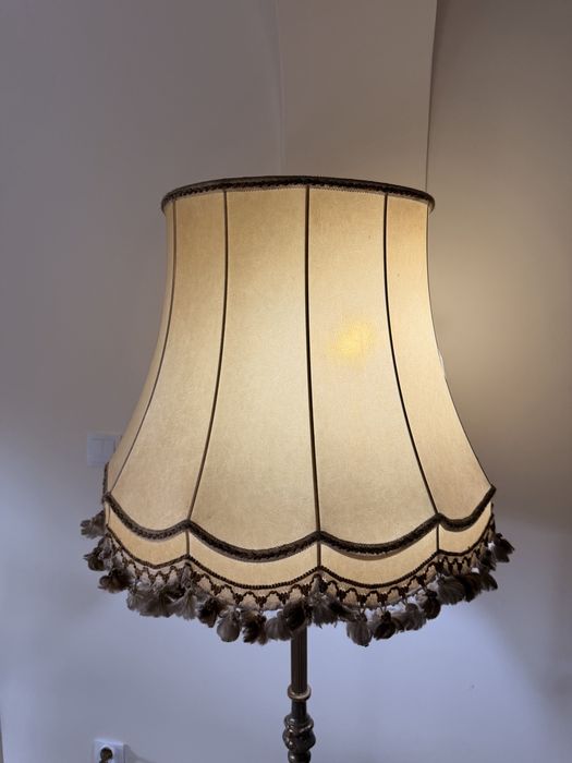 Ekskluzywna lampa podłogowa vintage – styl retro, ozdobny abażur, 2 światła