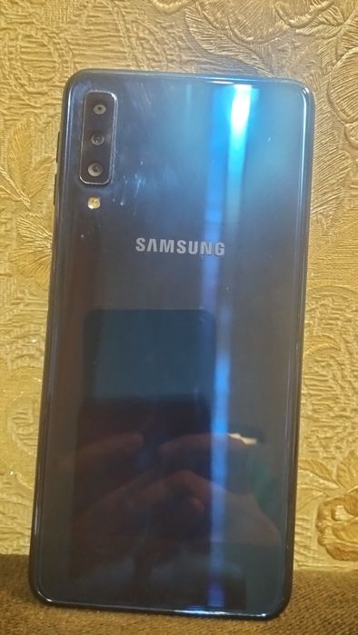 Продам телефон Sumsung A7!