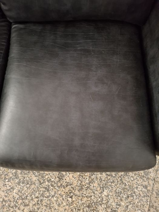 Conjunto de 2 Sofás de 2 Lugares (Pretos) – Para Desocupar