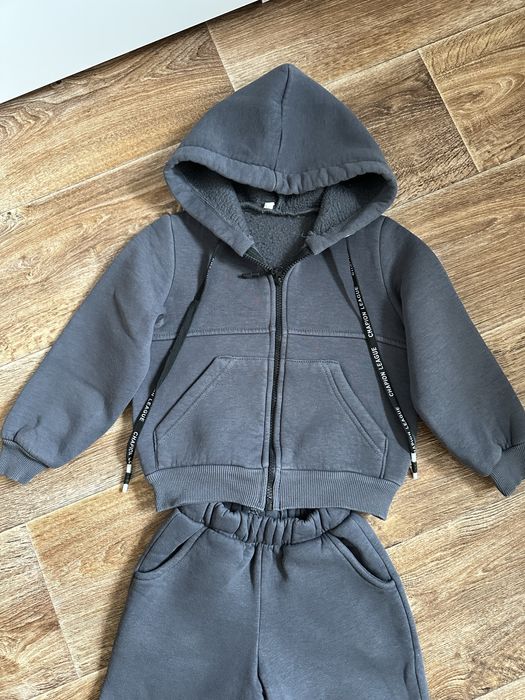 Продам теплий костюм на хлопчика 3-4 роки