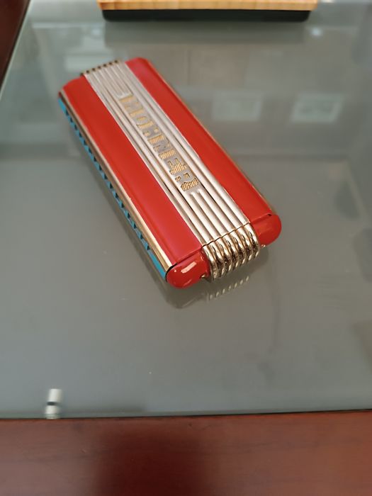 Harmónica de boca hohner pequena usada