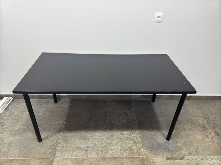 Vendo mesa de cozinha 150x75x70 e mais 3 cadeiras