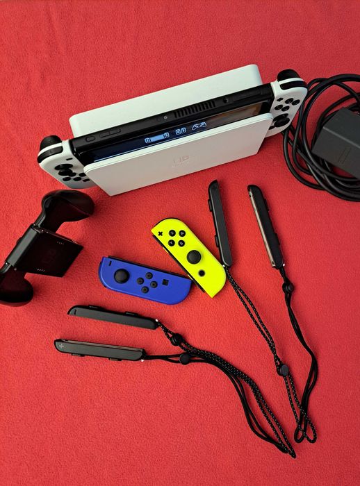 Nintendo Switch OLED (Como Nova) + Zelda Tears of the Kingdom + 4 Comandos