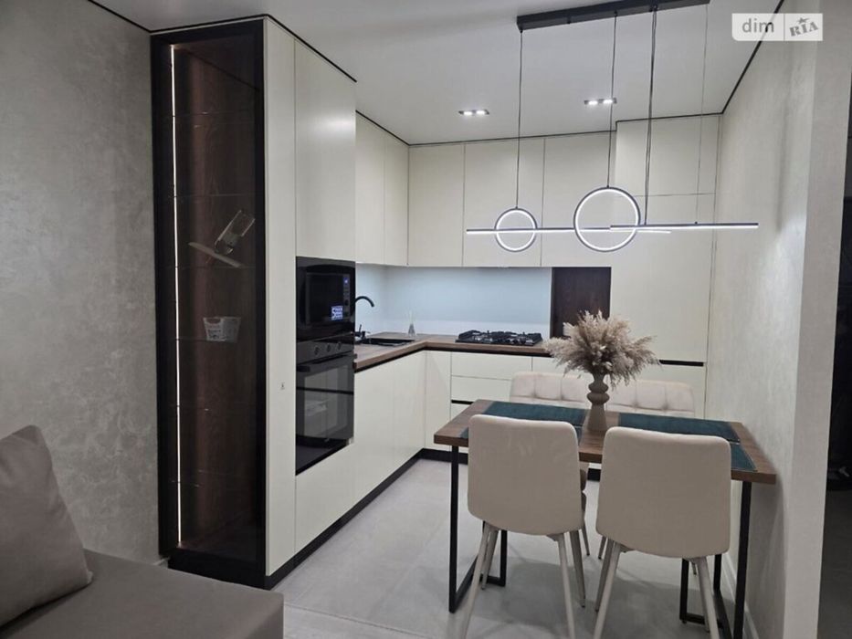 Продаж 2к квартири 58 кв. м на вул. Смакули