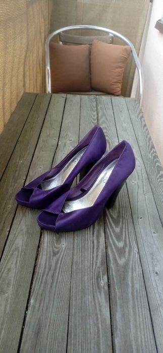 Damskie buty na obcasie Reserved